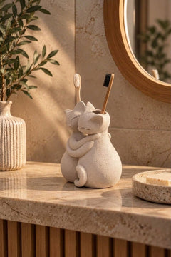 Sarılmış Kediler Figürlü Diş Fırçalığı – Çift Hazneli Banyo Organizeri 13×13 cm