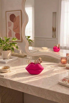 Dudak Form Masaüstü Organizer – 3D Baskı PLA Kalemlik, Makyaj Fırçalık ve Gözlük Standı