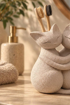Sarılmış Kediler Figürlü Diş Fırçalığı – Çift Hazneli Banyo Organizeri 13×13 cm