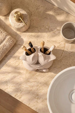 Sarılmış Kediler Figürlü Diş Fırçalığı – Çift Hazneli Banyo Organizeri 13×13 cm