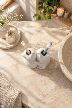 Sarılmış Kediler Figürlü Diş Fırçalığı – Çift Hazneli Banyo Organizeri 13×13 cm