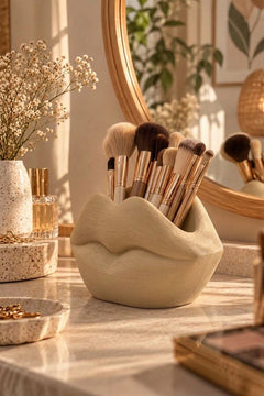 Dudak Form Masaüstü Organizer – 3D Baskı PLA Kalemlik, Makyaj Fırçalık ve Gözlük Standı