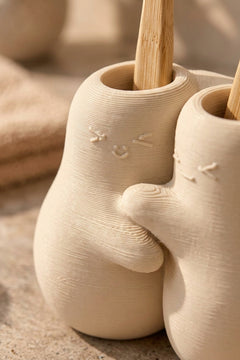 Hug Duo Sarılan Çift Diş Fırçalık – 3D Baskı PLA Banyo Organizeri 13×13 cm