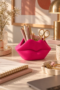 Dudak Form Masaüstü Organizer – 3D Baskı PLA Kalemlik, Makyaj Fırçalık ve Gözlük Standı