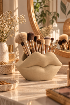 Dudak Form Masaüstü Organizer – 3D Baskı PLA Kalemlik, Makyaj Fırçalık ve Gözlük Standı