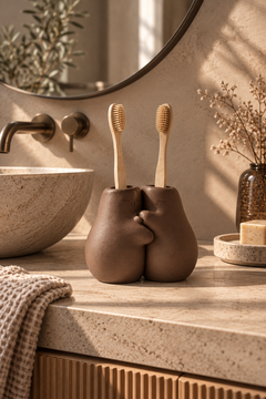 Hug Duo Sarılan Çift Diş Fırçalık – 3D Baskı PLA Banyo Organizeri 13×13 cm