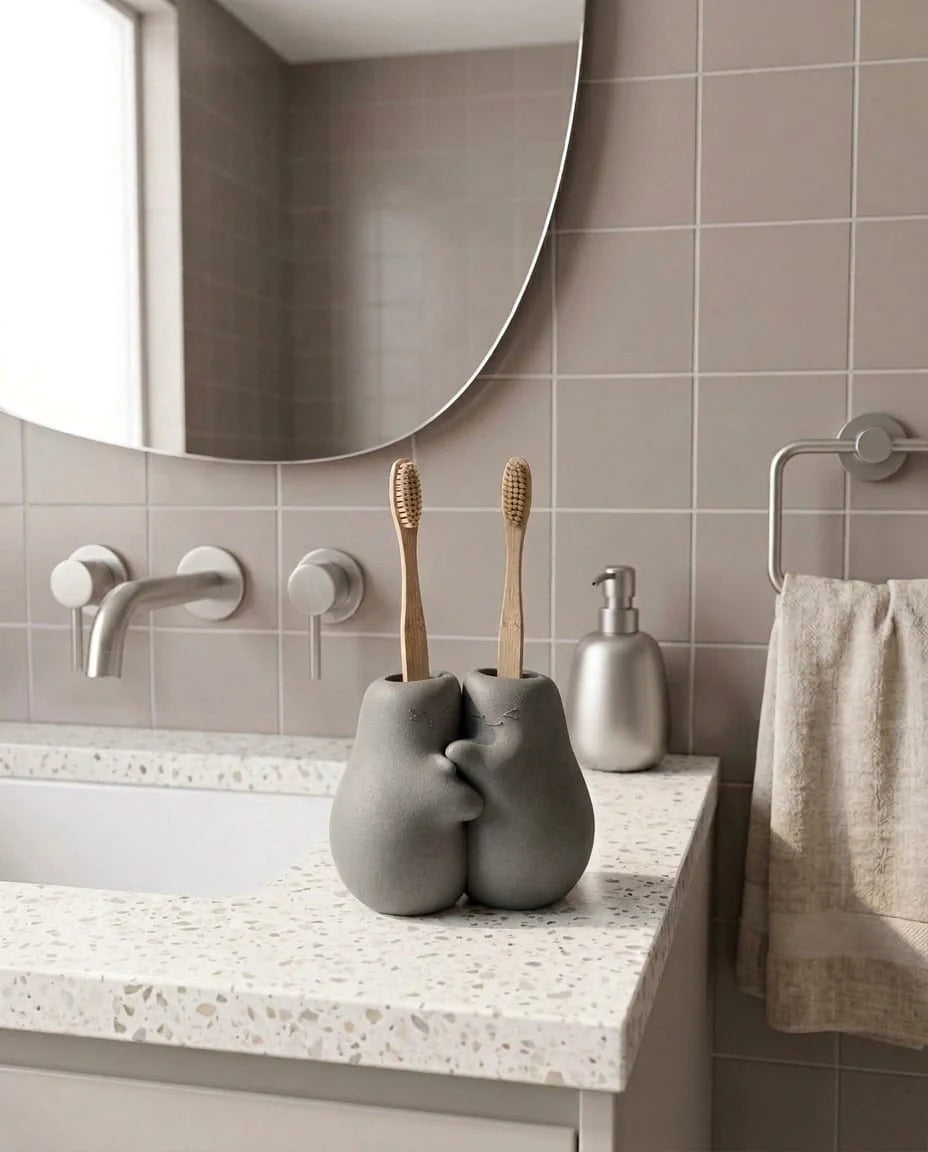 Hug Duo Sarılan Çift Diş Fırçalık – 3D Baskı PLA Banyo Organizeri 13×13 cm